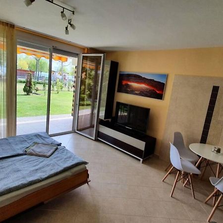 Appartamento Igényes 4 fős apartman közvetlen a strandnál Csopak Esterno foto